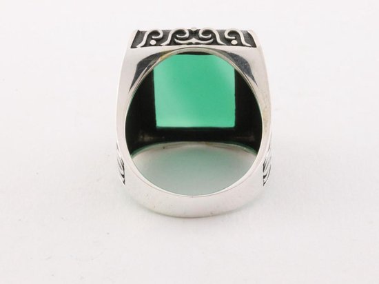 Rechthoekige bewerkte zilveren herenring met groene onyx afbeelding 4