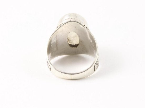 Bewerkte zilveren ring met regenboog maansteen afbeelding 4