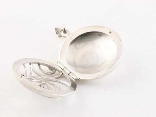 Rond opengewerkt zilveren medaillon afbeelding 4