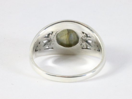 Opengewerkte zilveren ring met labradoriet afbeelding 3