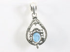 Opengewerkte zilveren hanger met blauwe chalcedoon afbeelding 3