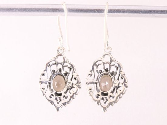 Opengewerkte zilveren oorbellen met rookkwarts afbeelding 3