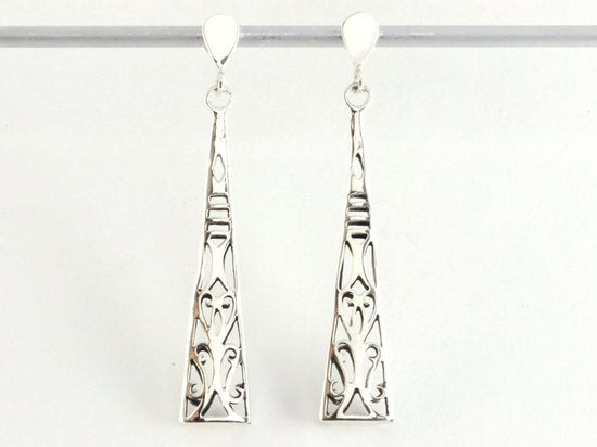 Lange opengewerkte zilveren oorstekers afbeelding 3