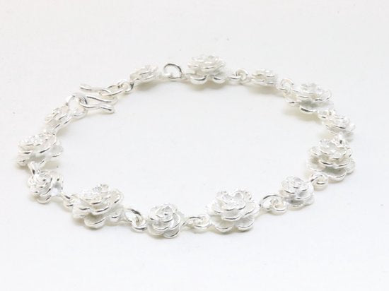 Zware zilveren armband met roosjes met witte emaille afbeelding 2