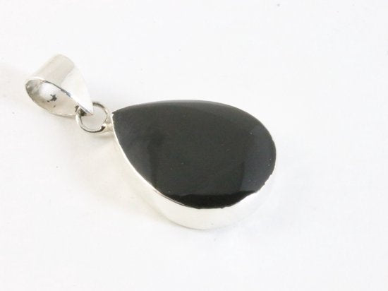 Druppelvormige zilveren hanger met onyx aan ketting afbeelding 2