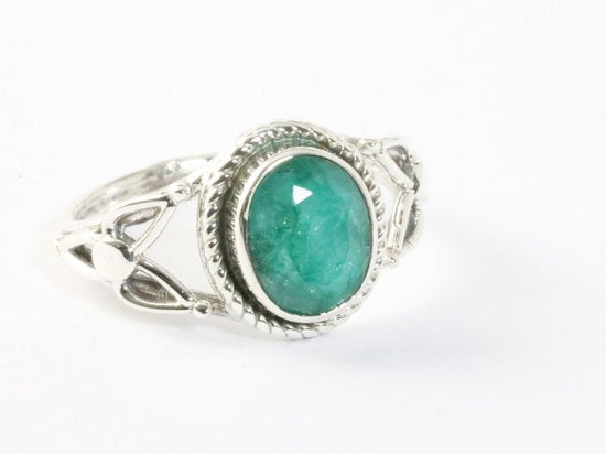 Opengewerkte zilveren ring met smaragd afbeelding 1