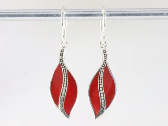 Bewerkte zilveren oorbellen met rode koraal steen afbeelding 3
