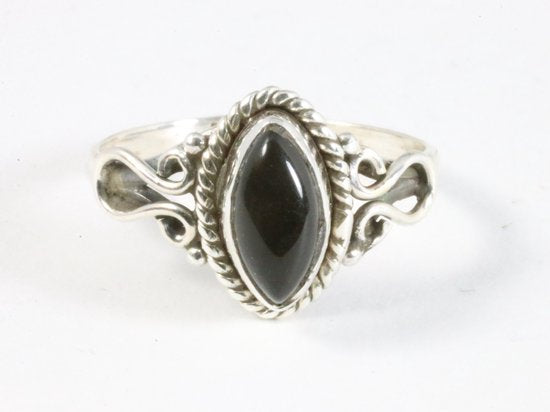 Fijne bewerkte zilveren ring met onyx afbeelding 4