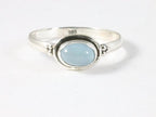 Fijne bewerkte zilveren ring met blauwe chalcedoon afbeelding 4