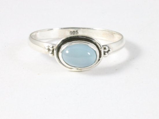 Fijne bewerkte zilveren ring met blauwe chalcedoon afbeelding 4