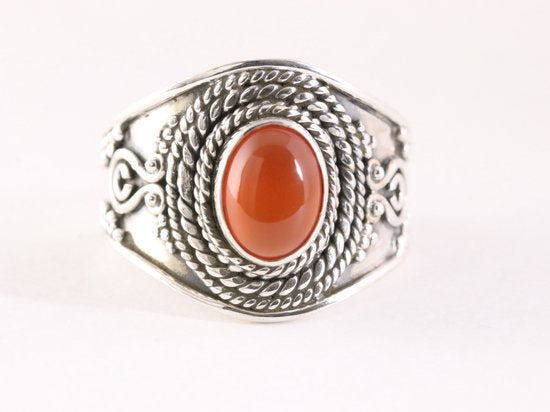 Bewerkte zilveren ring met carneool afbeelding 4