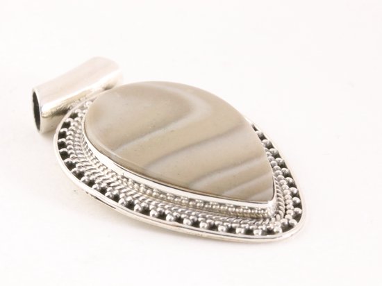 Bewerkte zilveren hanger met flint agaat aan ketting afbeelding 2