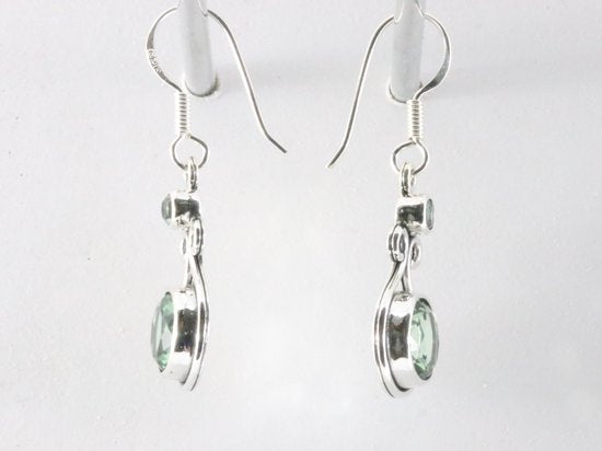 Opengewerkte zilveren oorbellen met groene amethist afbeelding 2
