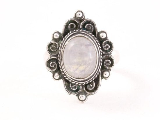 Bewerkte zilveren ring met regenboog maansteen afbeelding 4