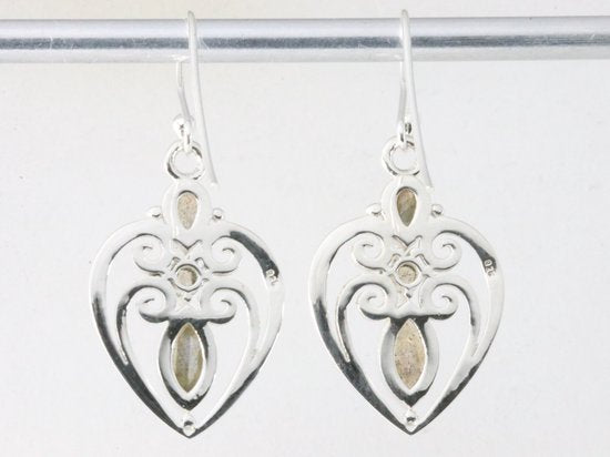 Opengewerkte zilveren oorbellen met labradoriet afbeelding 2