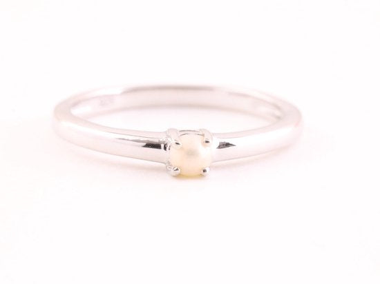 Fijne hoogglans zilveren ring met zoetwater parel afbeelding 4