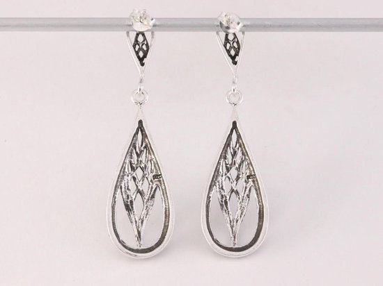 Lange opengewerkte zilveren oorstekers afbeelding 3