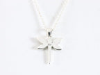 Fijne zilveren libelle hanger met abalone schelp aan ketting afbeelding 3