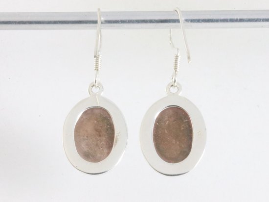 Ovale zilveren oorbellen met aardbeienkwarts afbeelding 3