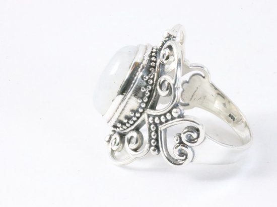 Opengewerkte zilveren ring met regenboog maansteen afbeelding 2