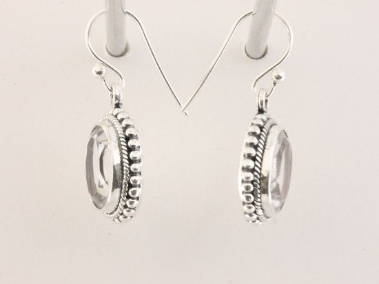 Bewerkte ovale zilveren oorbellen met bergkristal afbeelding 2
