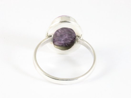 Ovale zilveren ring met paarse charoiet afbeelding 3