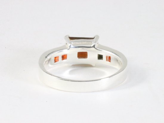 Hoogglans zilveren ring met granaat afbeelding 3