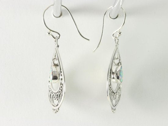 Opengewerkte zilveren oorbellen met welo opaal afbeelding 2