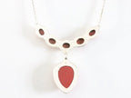 Bewerkte zilveren ketting met rode koraal steen afbeelding 2