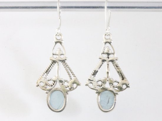 Opengewerkte zilveren oorbellen met aquamarijn afbeelding 3