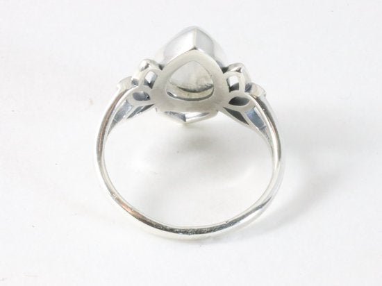 Opengewerkte zilveren lotus bloem ring met regenboog maansteen afbeelding 3