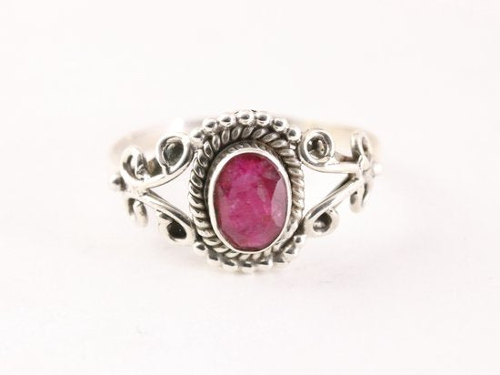Fijne bewerkte zilveren ring met robijn afbeelding 4