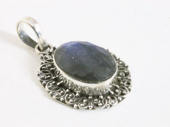 Bewerkte zilveren hanger met labradoriet afbeelding 2