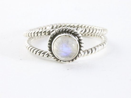 Opengewerkte zilveren ring met regenboog maansteen afbeelding 4