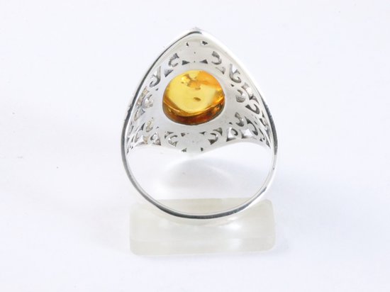 Opengewerkte zilveren ring met amber afbeelding 3