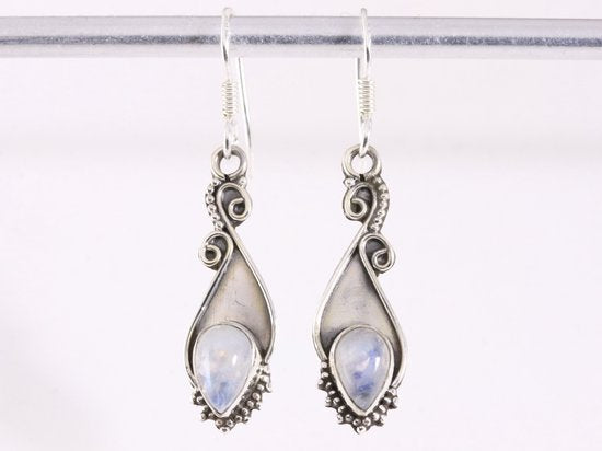 Bewerkte zilveren oorbellen met regenboog maansteen afbeelding 4