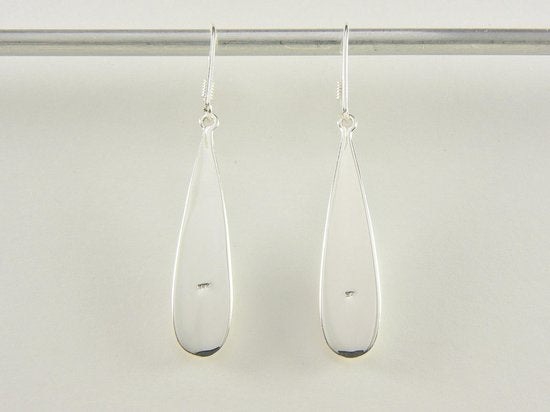 Lange druppelvormige zilveren oorbellen met onyx afbeelding 3