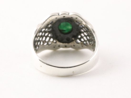 Bewerkte zilveren ring met smaragd afbeelding 3