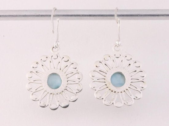 Grote opengewerkte zilveren oorbellen met larimar afbeelding 3