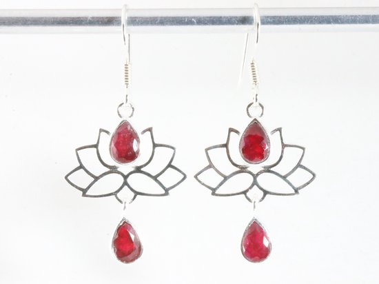 Zilveren lotus oorbellen met robijn afbeelding 4