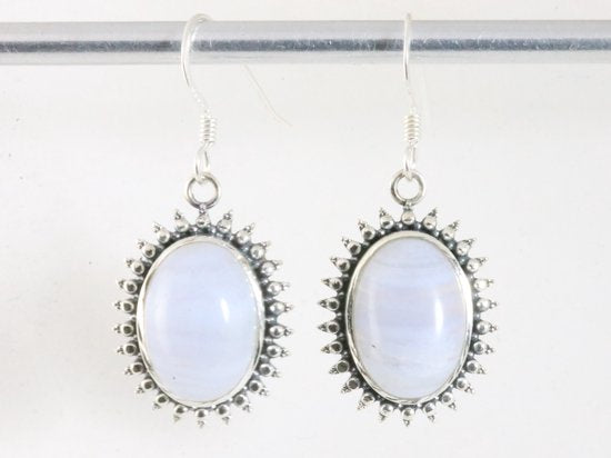 Bewerkte zilveren oorbellen met blauwe lace agaat afbeelding 4