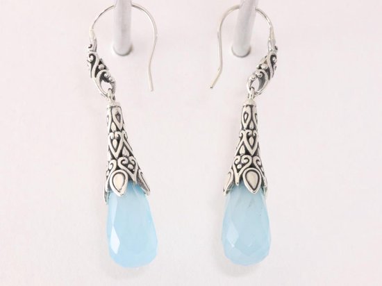 Traditioneel bewerkte lange zilveren oorbellen met pegels blauwe chalcedoon afbeelding 2