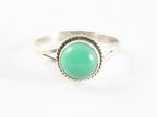 Fijne bewerkte ronde zilveren ring met groene onyx afbeelding 4