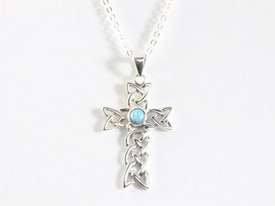 Opengewerkte zilveren kruishanger met Australische opaal aan ketting afbeelding 4