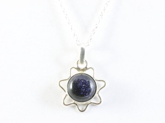 Fijne opengewerkte zilveren hanger met blauwe zonnesteen aan ketting afbeelding 4