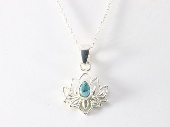 Fijne zilveren lotus hanger met blauwe koperturkoois aan ketting afbeelding 4
