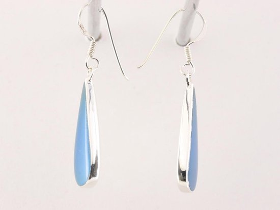 Lange druppelvormige zilveren oorbellen met blauwe agaat afbeelding 2