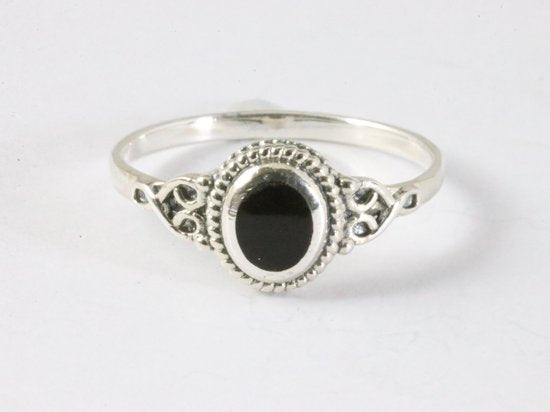 Fijne bewerkte zilveren ring met onyx afbeelding 4