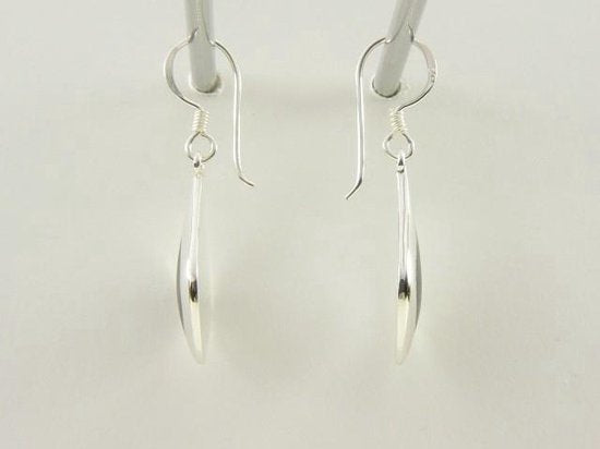 Druppelvormige zilveren oorbellen met onyx afbeelding 3