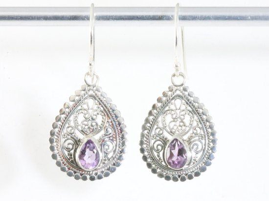 Traditionele bewerkte zilveren oorbellen met amethist afbeelding 4
